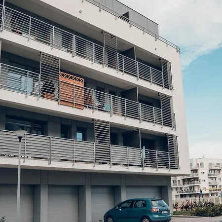 Cosy Apartment-marine アパート